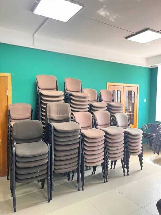 Продам офісні меблі, столи,крісла,тумби,шафи,сейфи,стелажі, Київ