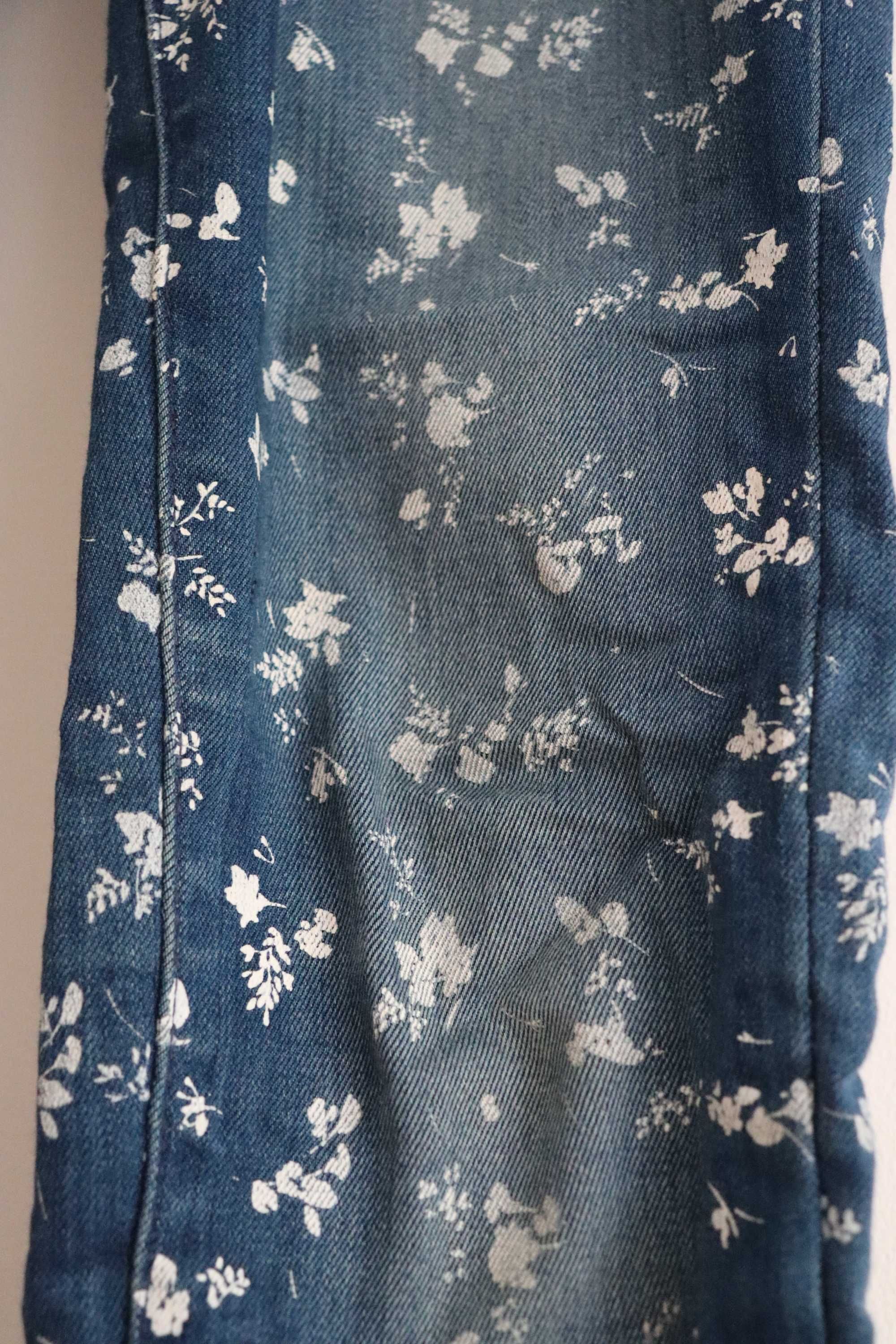 Leggins de ganga com flores Levis