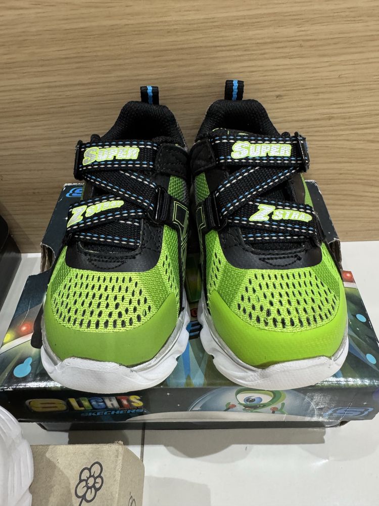 Vendo Ténis SKECHERS número 24 com luzes como NOVOS