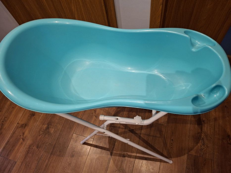 Dwie wanienki na regulowanym stelażu