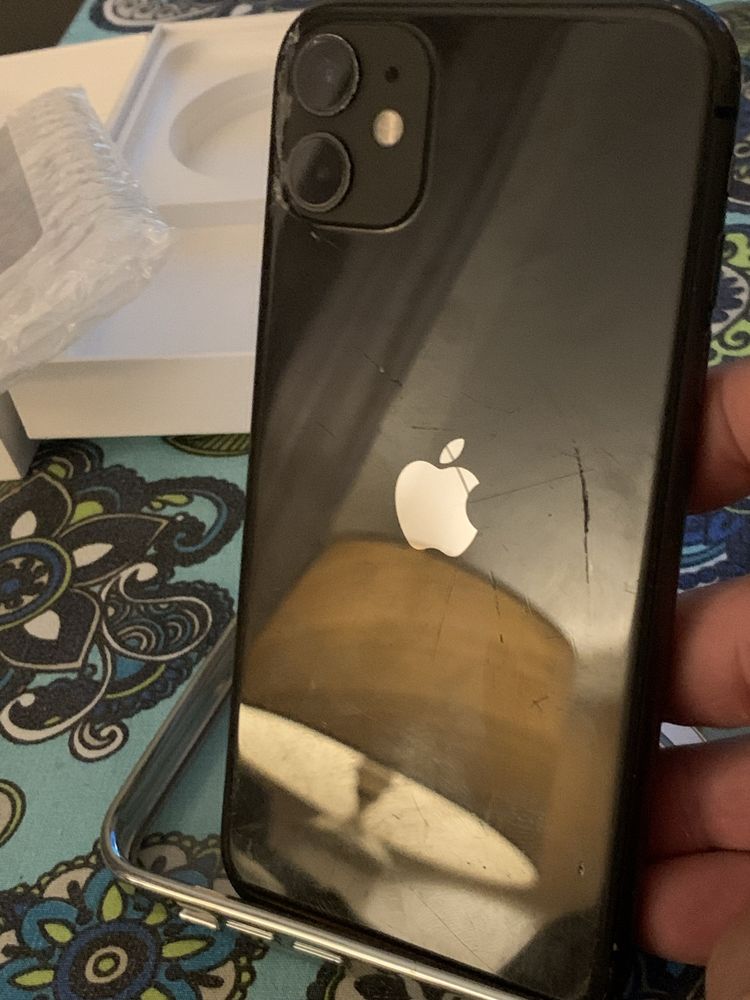 Iphone 11 preto com capa
