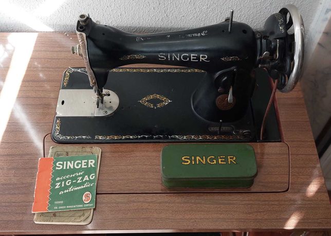 Maquina de Costura Vintage da Marca SINGER