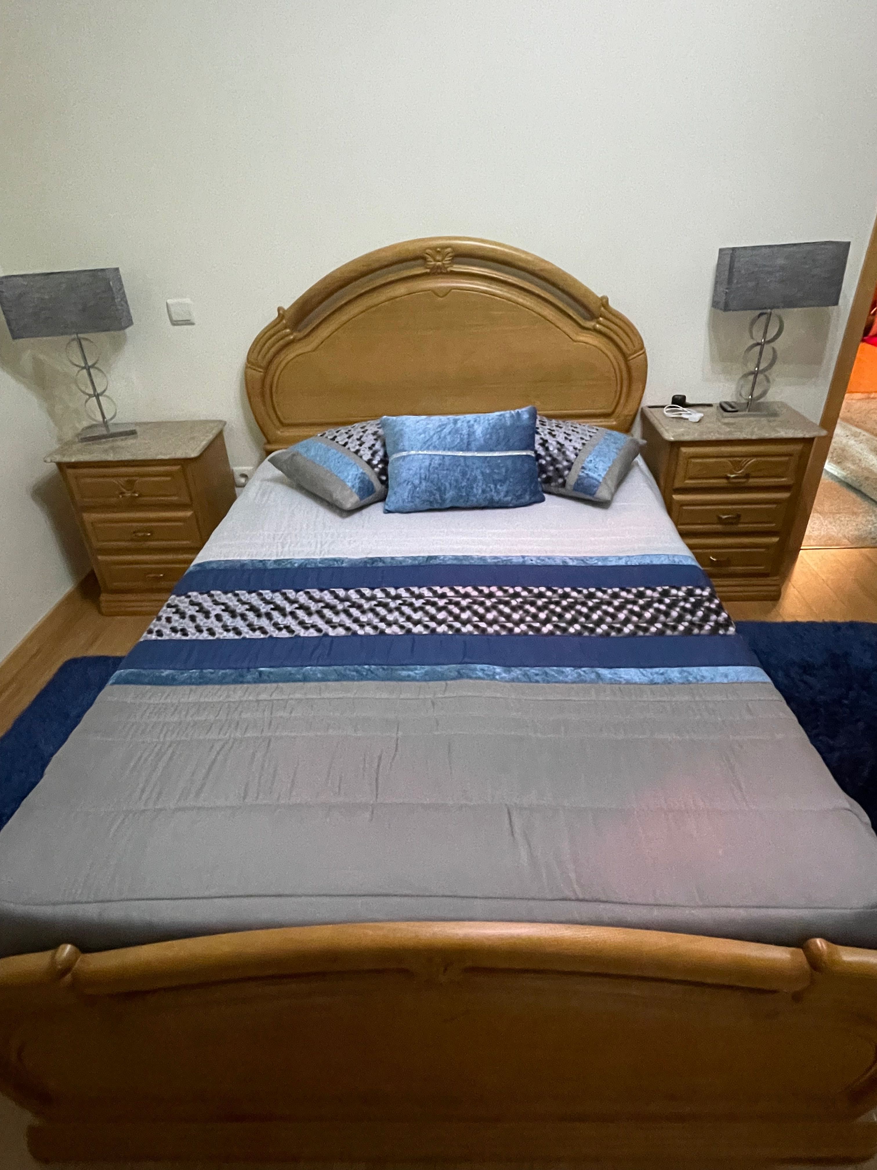 Quarto de madeira completo