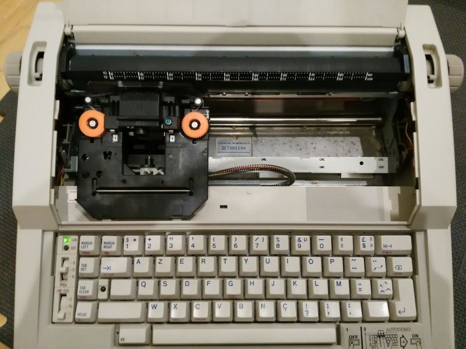 Máquina Escrever Olivetti 1000 - Peça Coleção