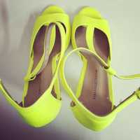 Sapatos Zara neon