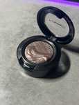 Mac Extra Dimension Eyeshadow cien do powiek Snowdusk