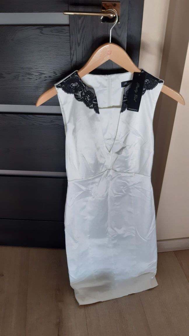 Biała  satynowa sukienka z koronką czarną  L