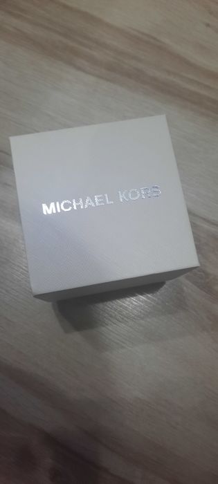 Pudelko Michael Kors!