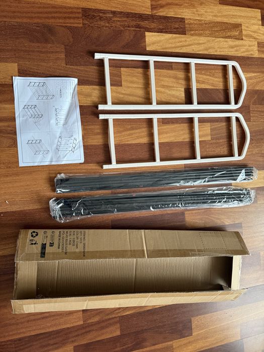 Nowy stojak na buty z czterema półkami 79 cm na 62 cm na 19,5 cm