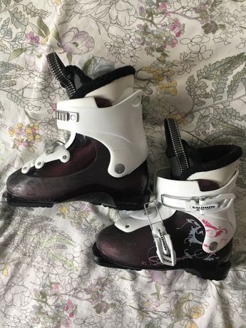 Buty narciarskie białe czarne dla dziewczynki 21 259 Salomon
