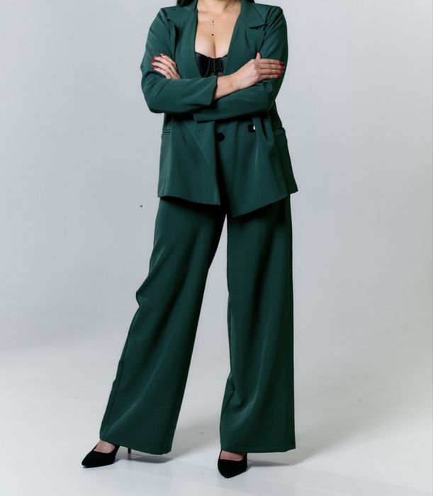 Жіноче боді, дивіться усі фото.