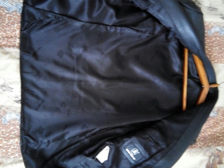 Мужской кожаный пиджак,размер XL ,б/у, отличное состояние.