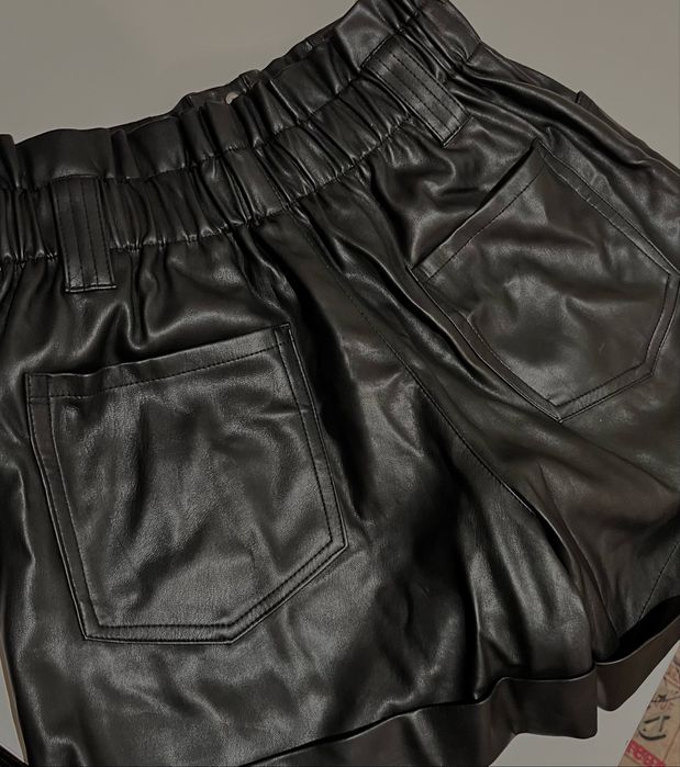 Стильні шкіряни чорні шорти