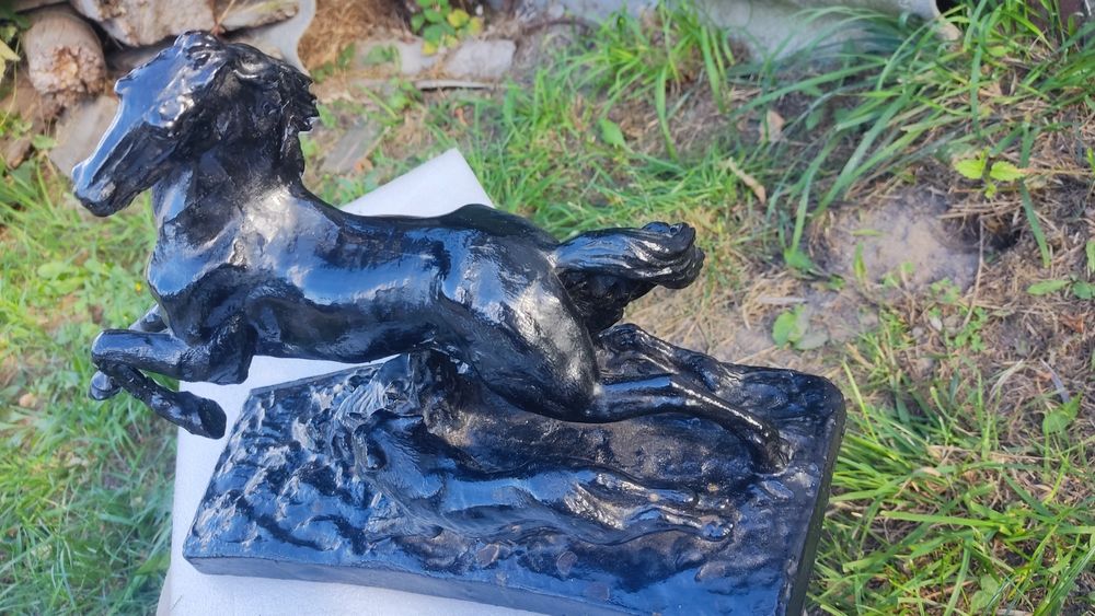 Металевий  кінь висота 30 см, довжина 40 см