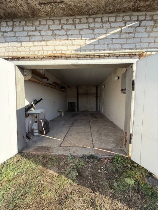 Продам двухуровневый гараж верх ул.Парковая Ветеран