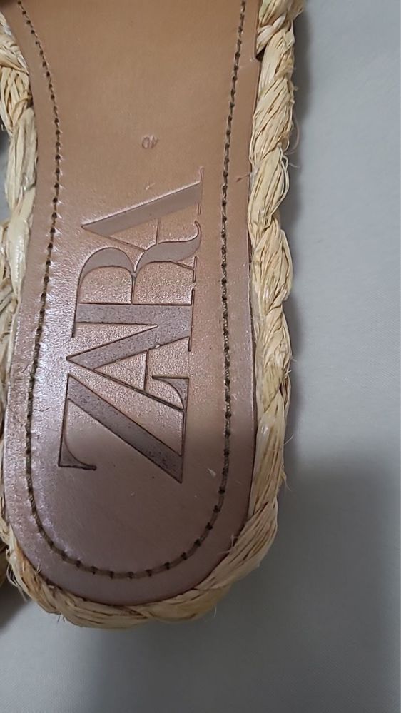 Klapki na Koturnie z Naturalnej Rafii - ZARA 40