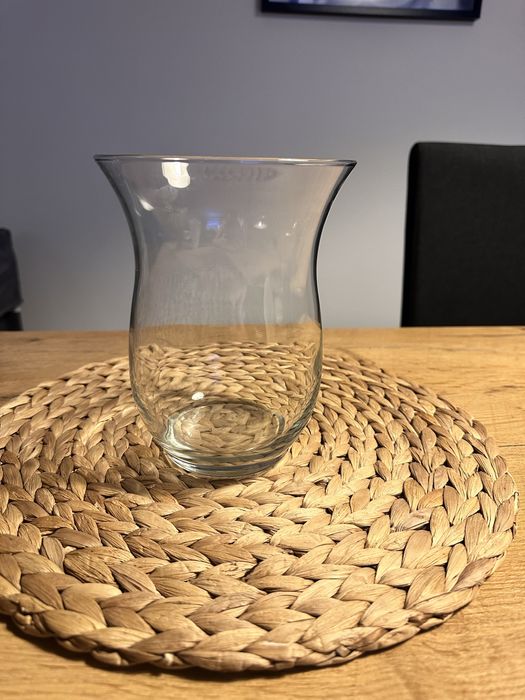 Szklany wazon wysokość 18 cm jak nowy