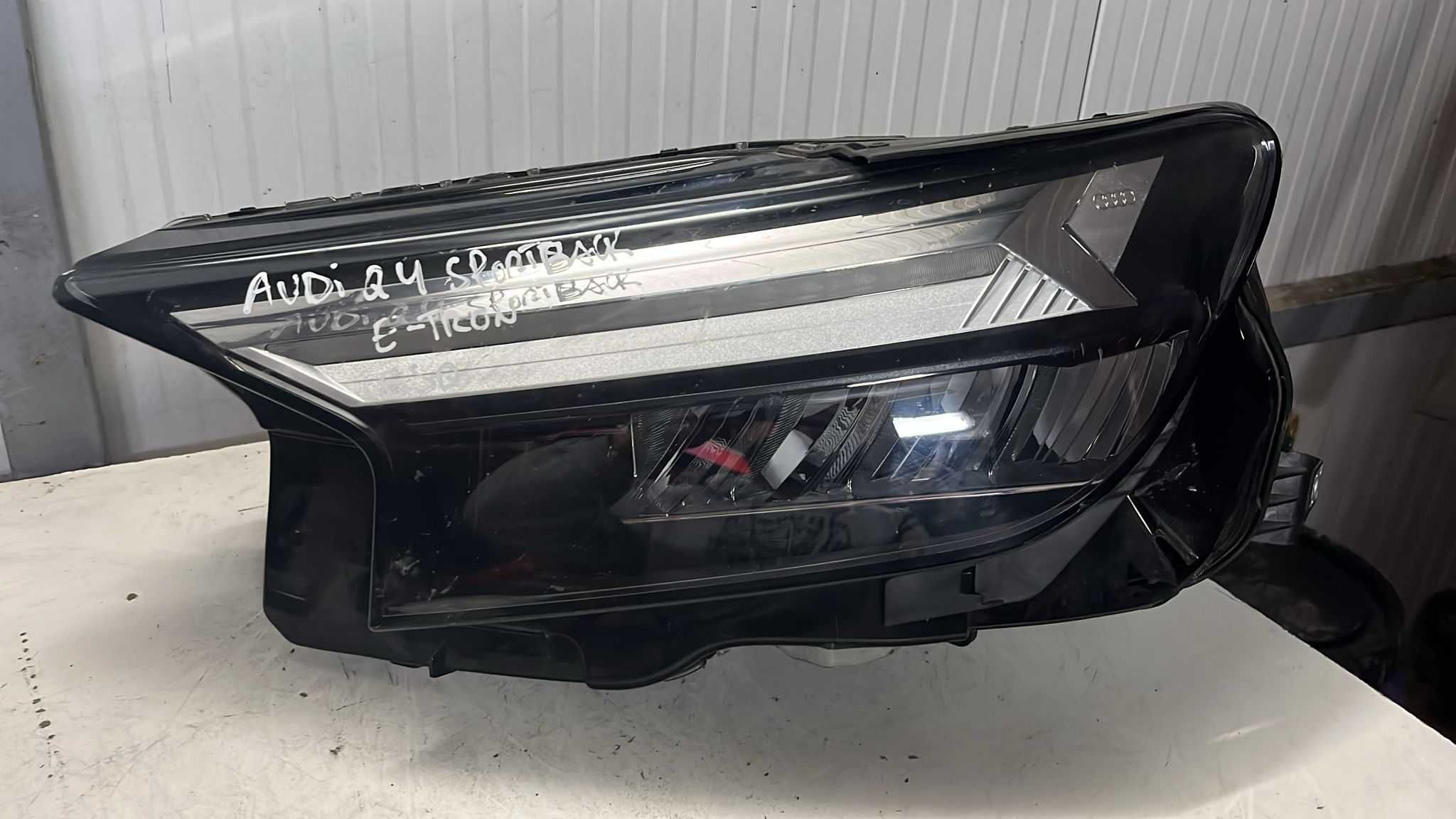 Audi Q4 Sportback e-tron Farol