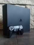 (Starter Pack) Ps4 Pro + 2 Comando + 4 jogos