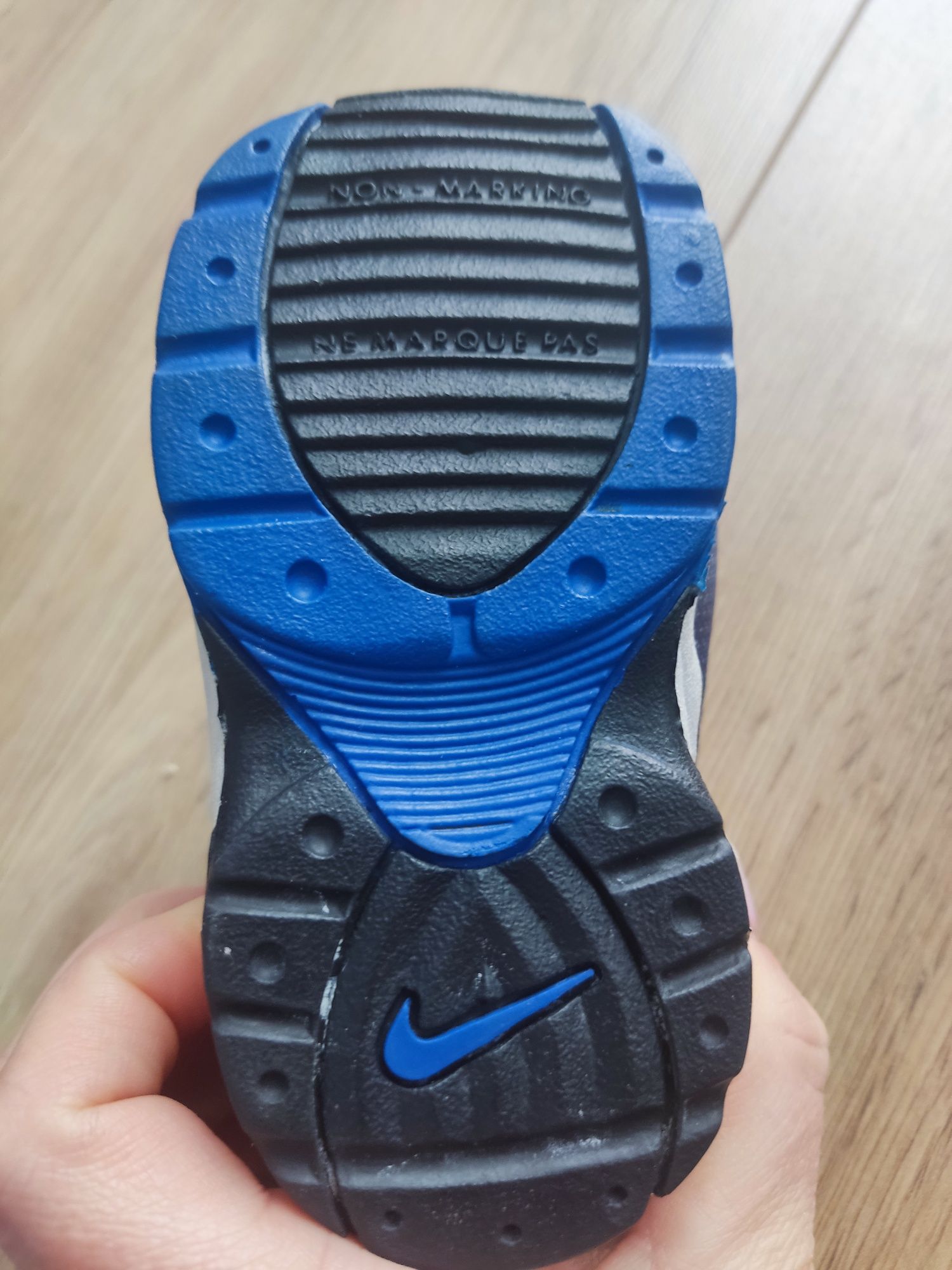 Buciki Nike  typ "adidasy" 18,5