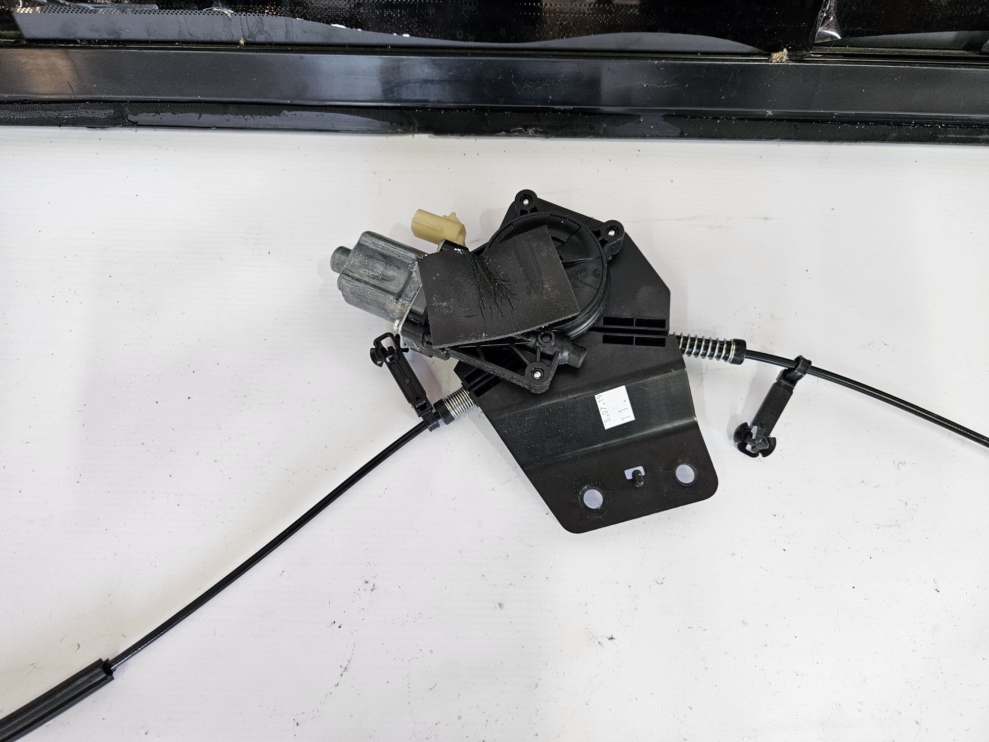 Dodge RAM 1500 V 19-23 szyba tylna tył  okno przesuwna elektryczna