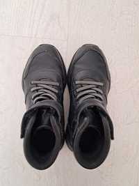 Czarne buty sportowe HM 32