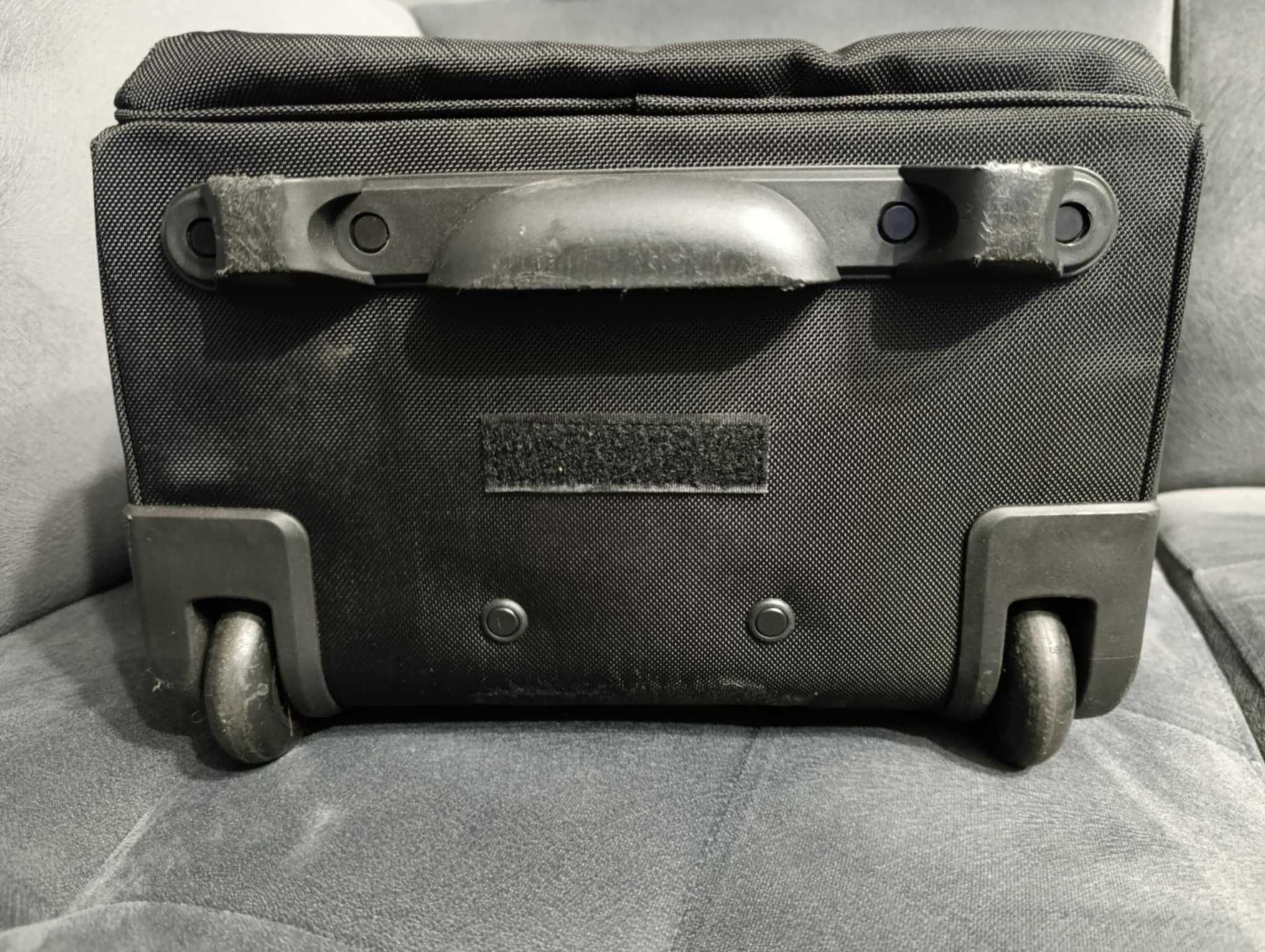 Plecak podróżny na kółkach z portem ładowania USB z kablem 40-50L