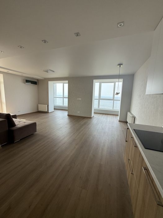 Продаж квартири з видом р.Дніпро вул.Жужоми