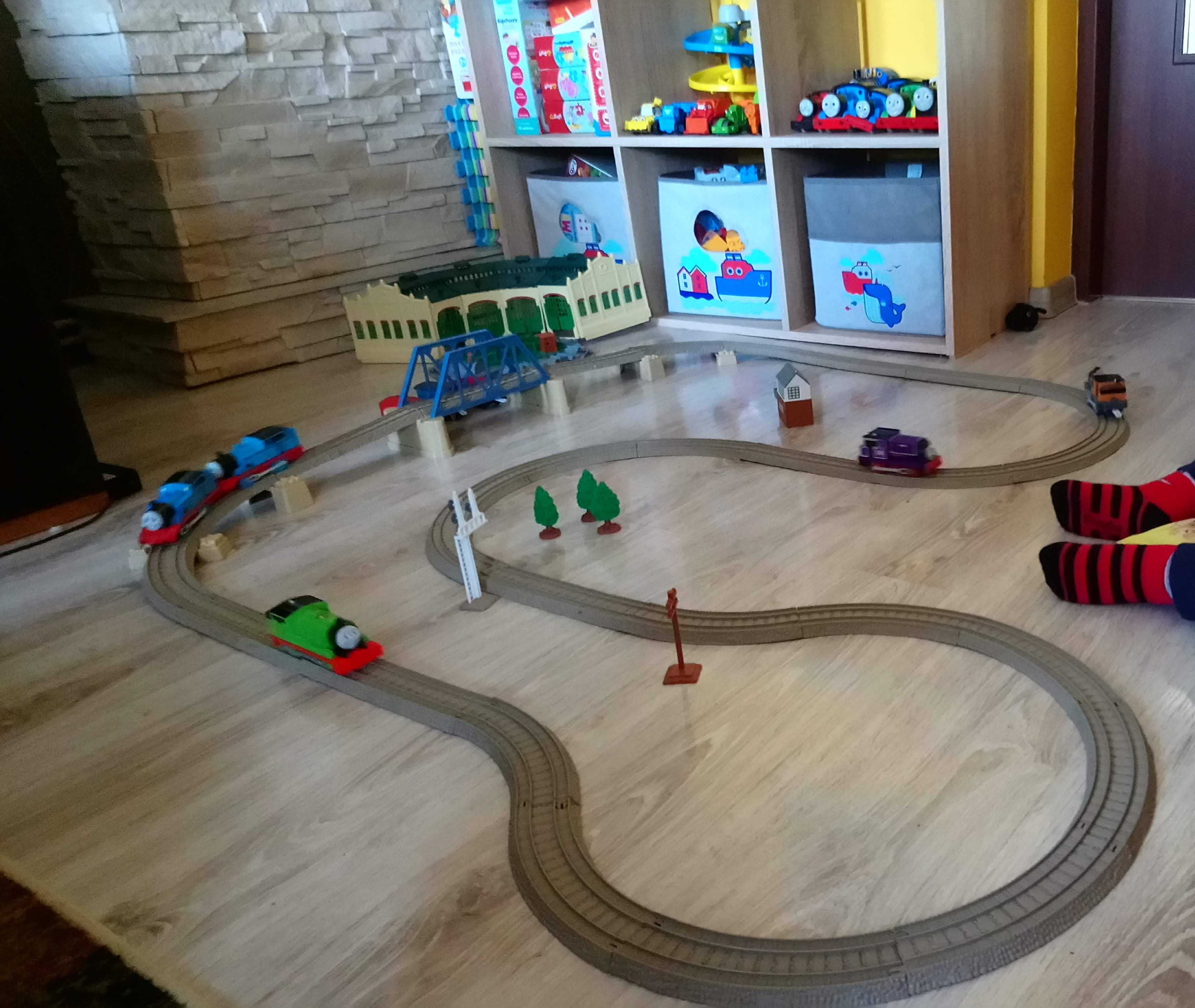 Duży zestaw Trackmaster Tomek i Przyjaciele ok. 55 torów+Domkowo+Zwrot
