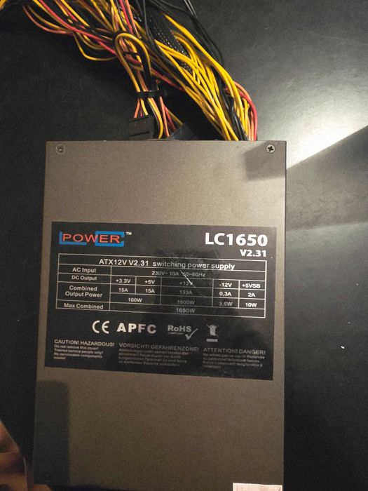 À VENDA: Fonte de Alimentação LC-Power LC1650 V2.31 - 1650 Watts