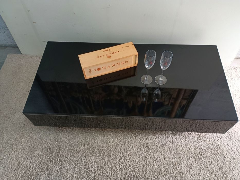 Mesa de centro em madeira lacada preto brilho, medidas: 116/55/30cm al