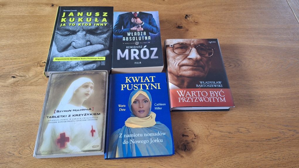 Zestaw pięciu książek
