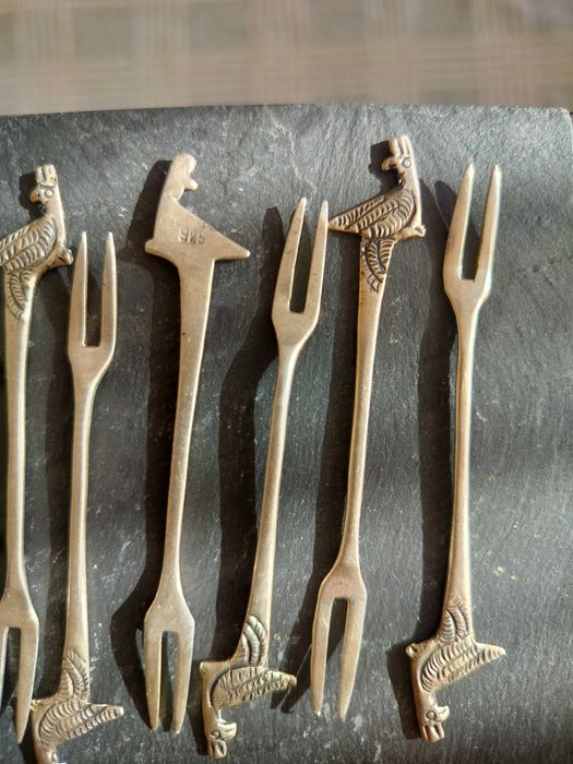 Antyczne srebrne widelce do przekąsek