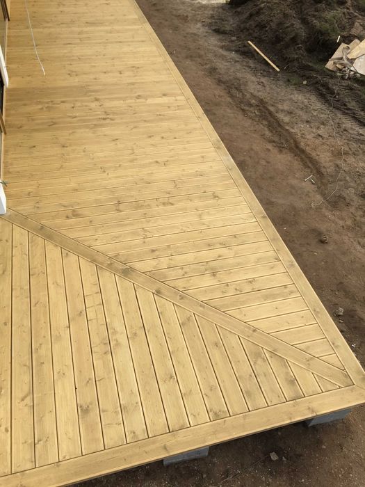 Deski tarasowe modrzew syberyjski 28x150mm ryflowana i gładka