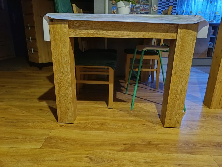 Stół  rozsuwany kwadrat