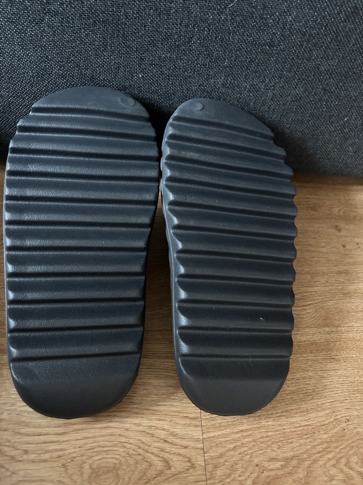 Yeezy slide onyx R.43