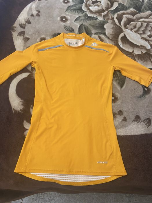 Спортивна футболка