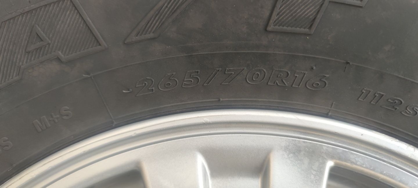 Продам резину с дисками на  R 16 на Митсубиси Л-200