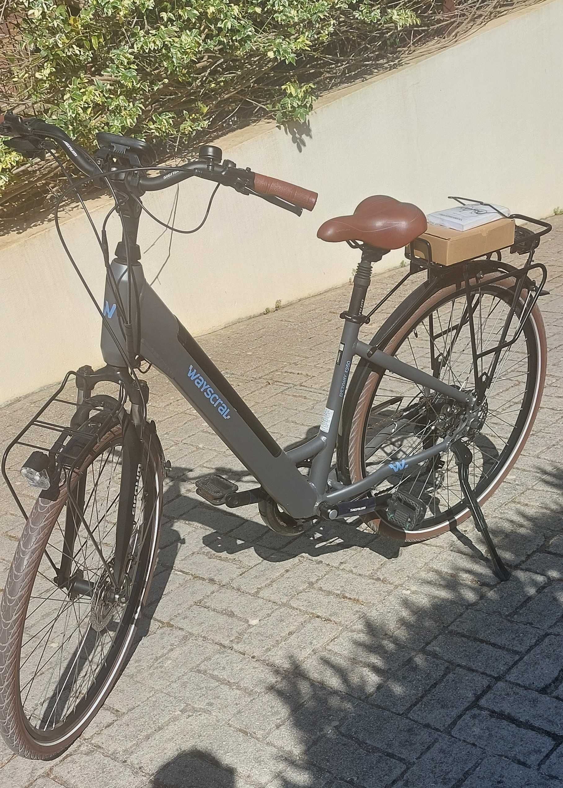 Bicicleta eléctrica rigurosamente nova sem nenhum