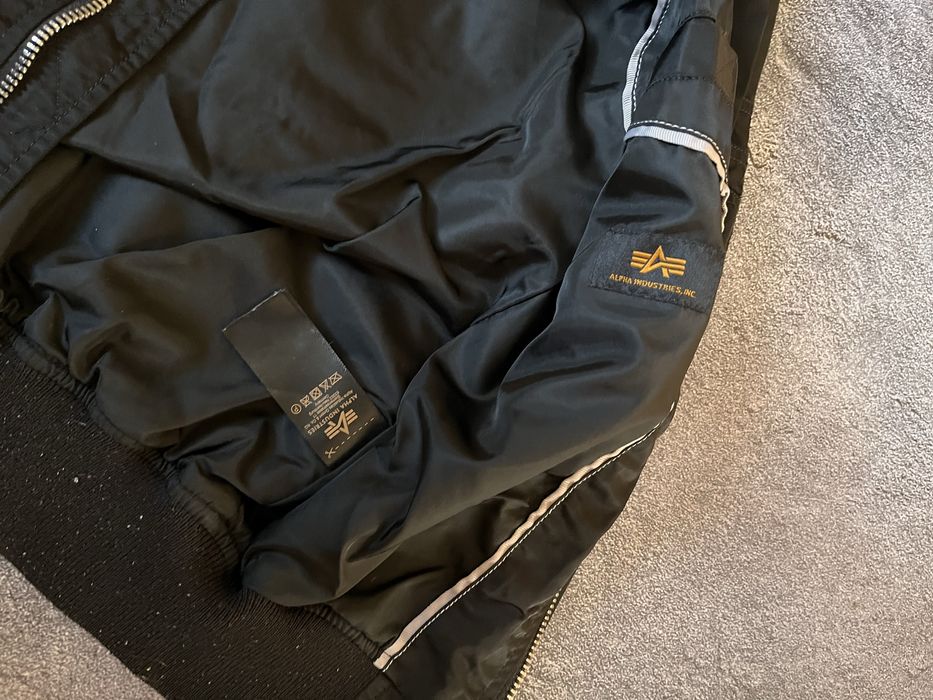 Жіночий бомбер Alpha Industries