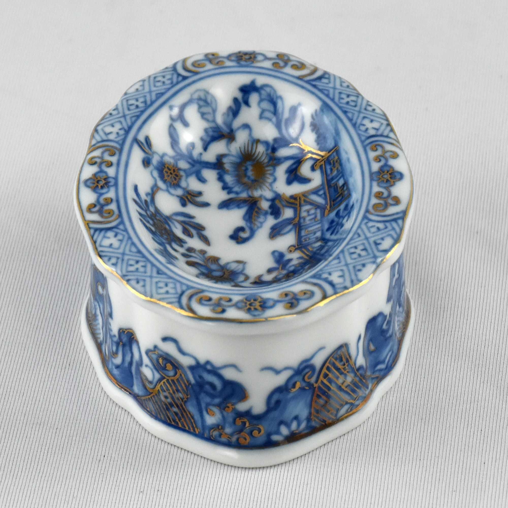 Saleiro bordo recortado porcelana decoração azul e dourados