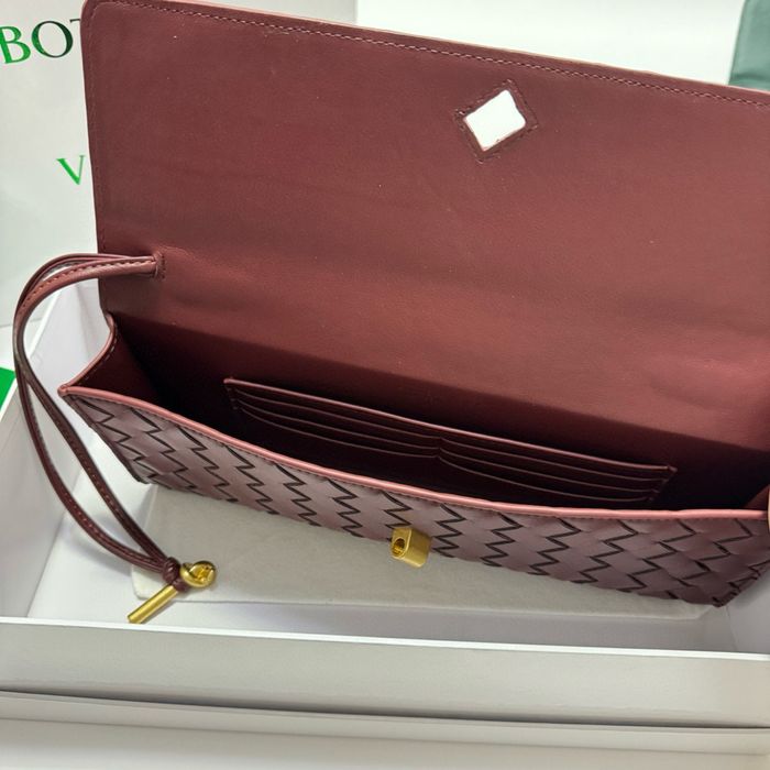 Клатч в стилі bottega veneta