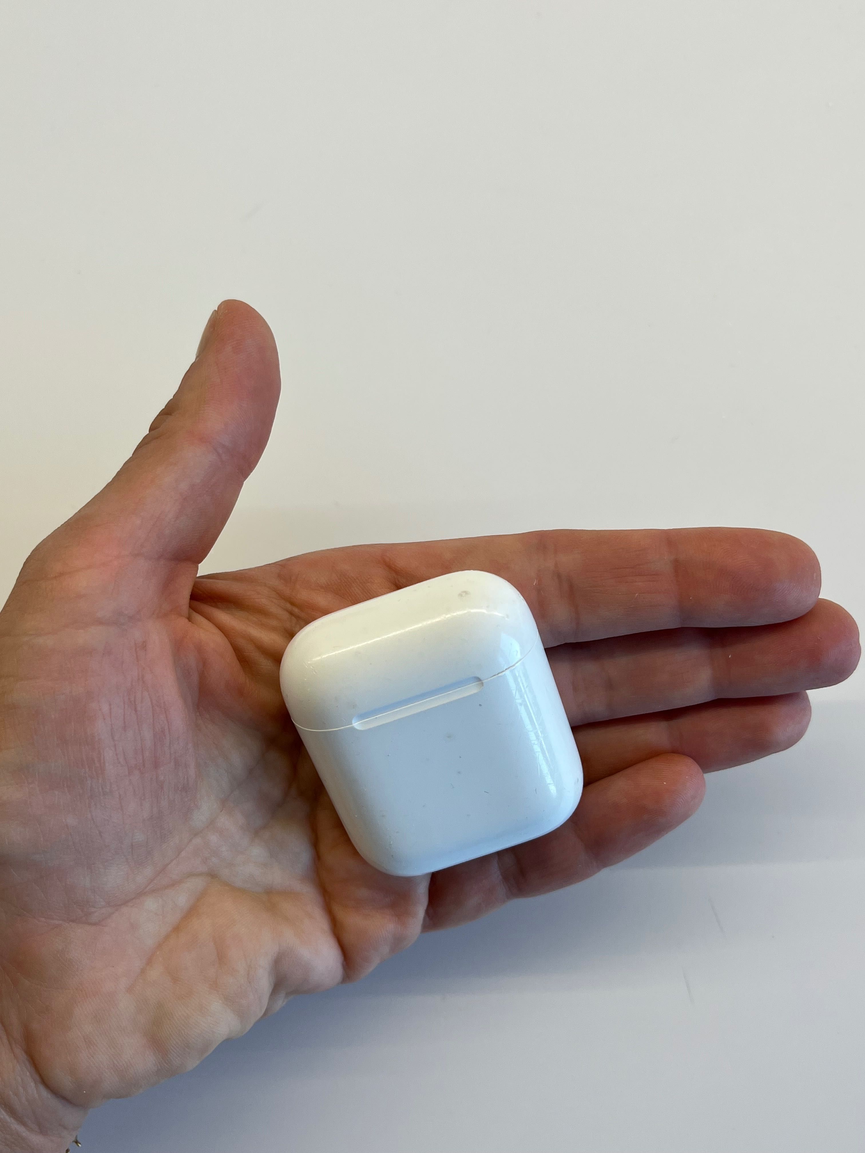 Etui AirPods 1 i 2 ładujące oryginalne A1602