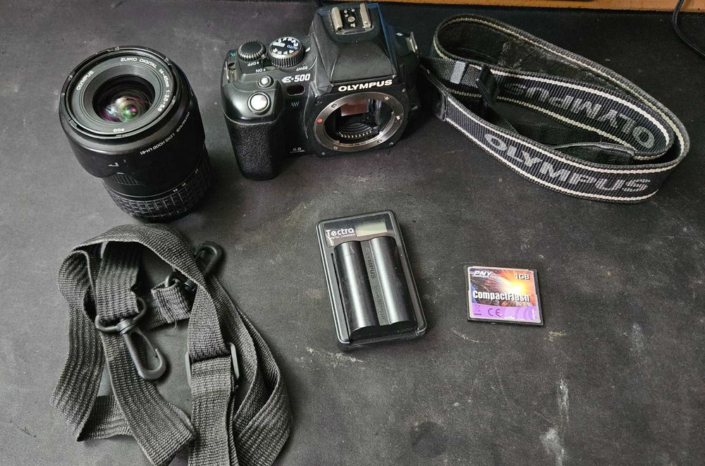 Olympus E-500 + Lente zoom padrão Zuiko Digital 14-45mm f/3.5-5.6