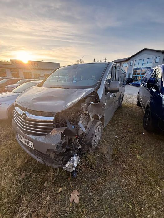 Opel Vivaro Sprzedam samochód uszkodzony.