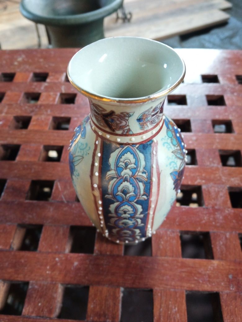 Ceramiczny wazonik chiński