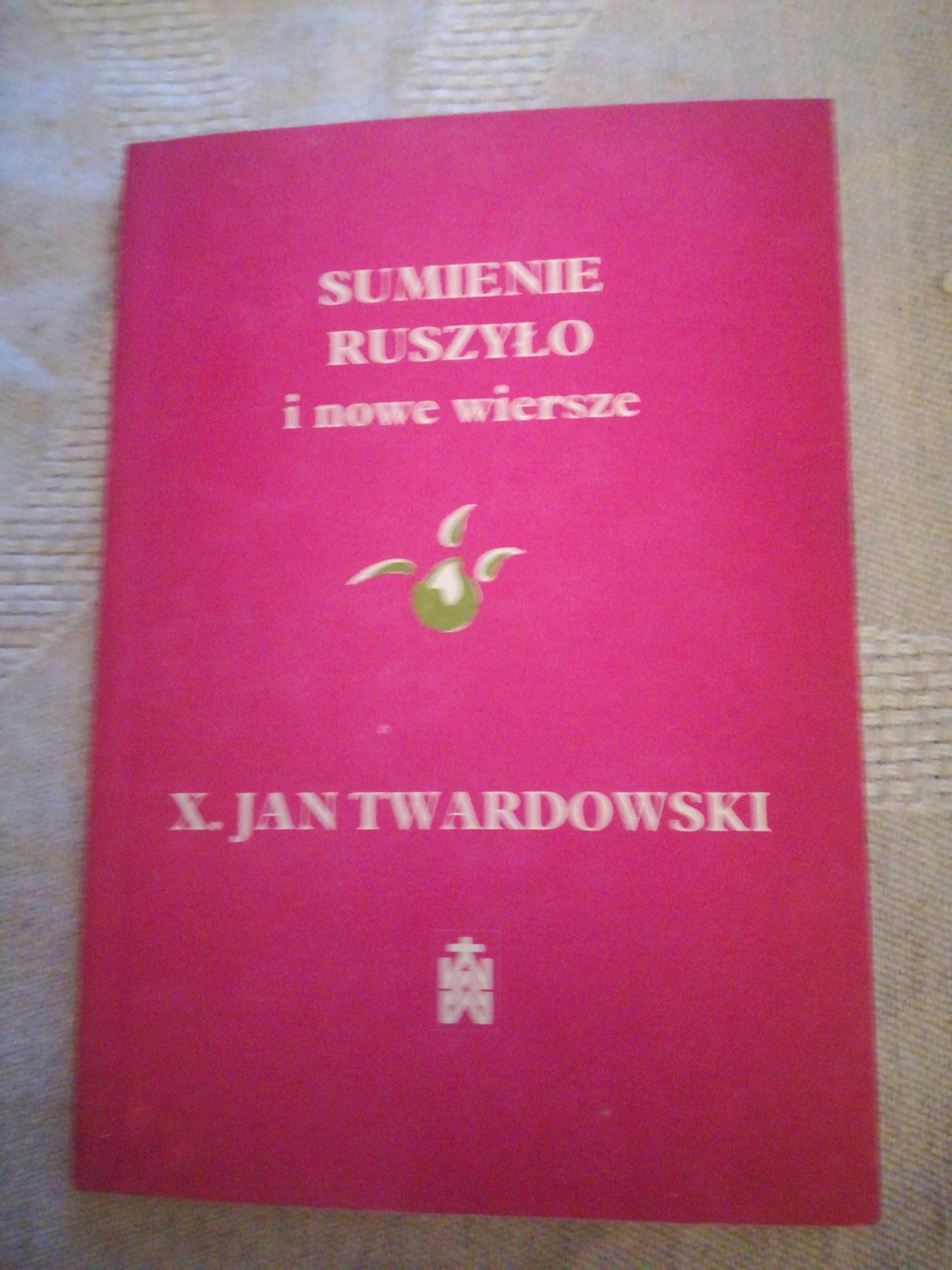 książka "Sumienie ruszyło i nowe wiersze"  X. Jan Twardowski