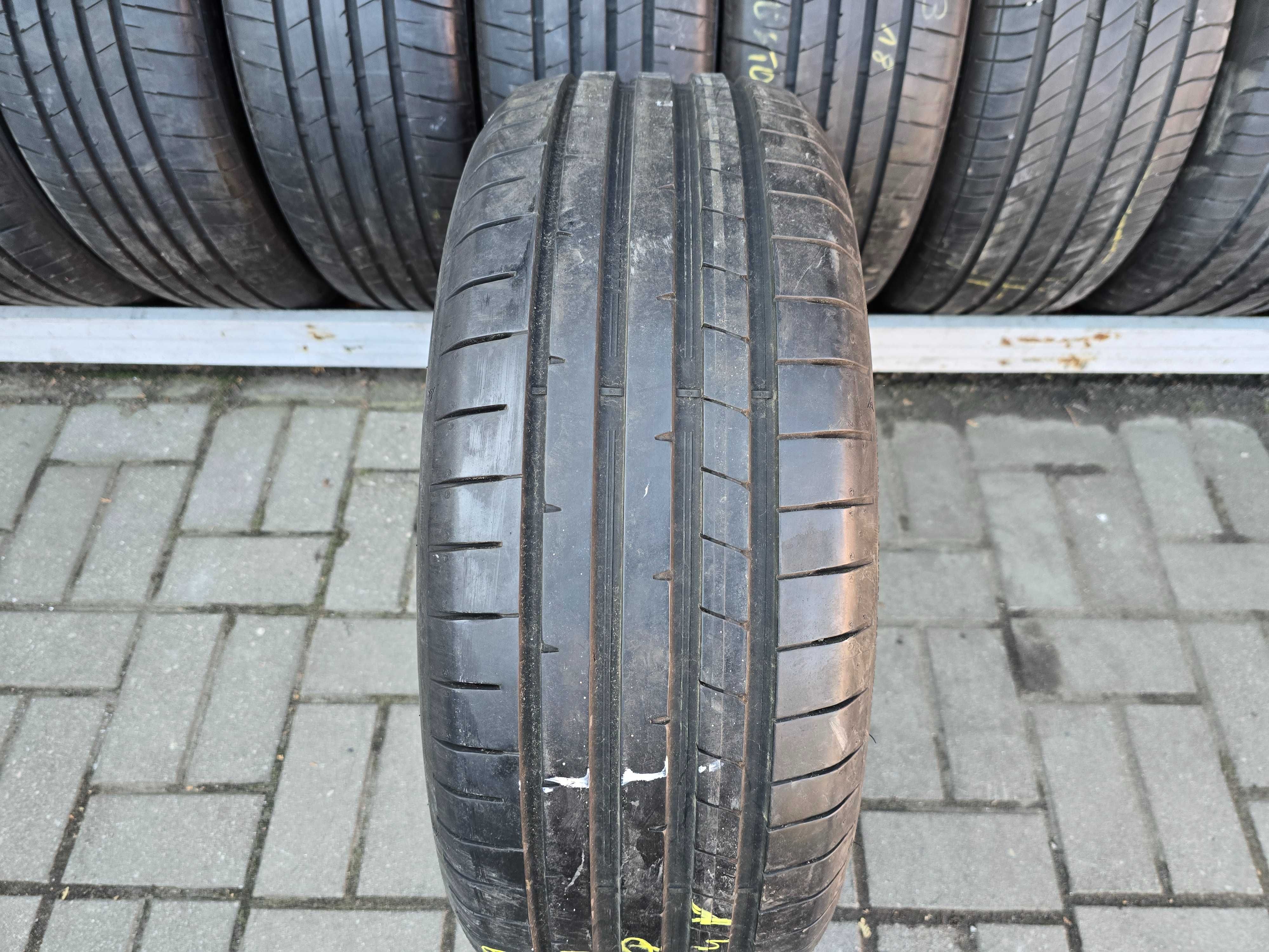 1x Dunlop SportMaxx RT2 215/55r17 94Y Rant ochronny 6,4mm N1929