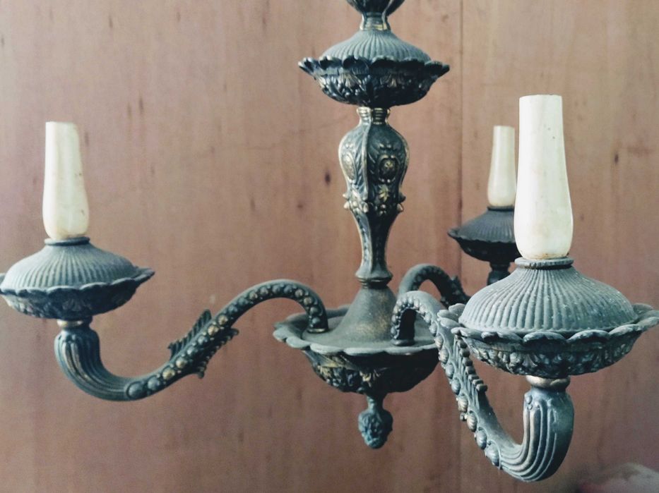 Candeeiro em ferro fundido