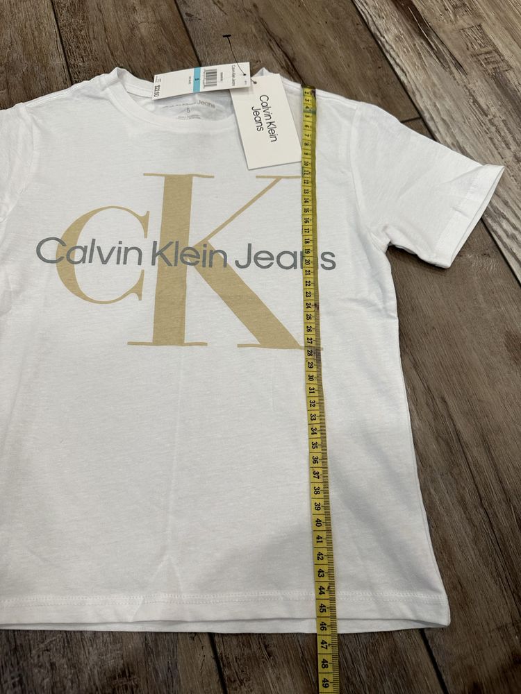 Nowa oryginalna koszulka chłopięca Calvin Klein na 5 lat